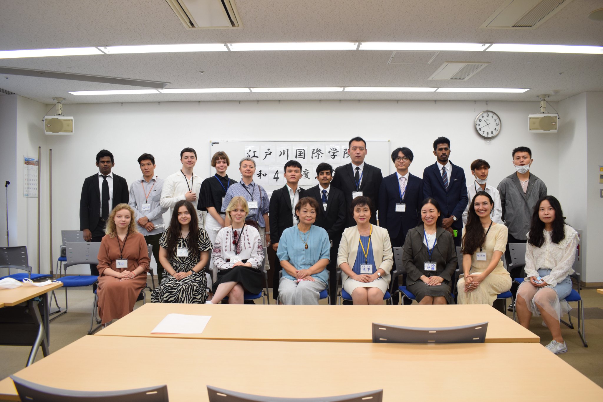 教員と学生の集合写真