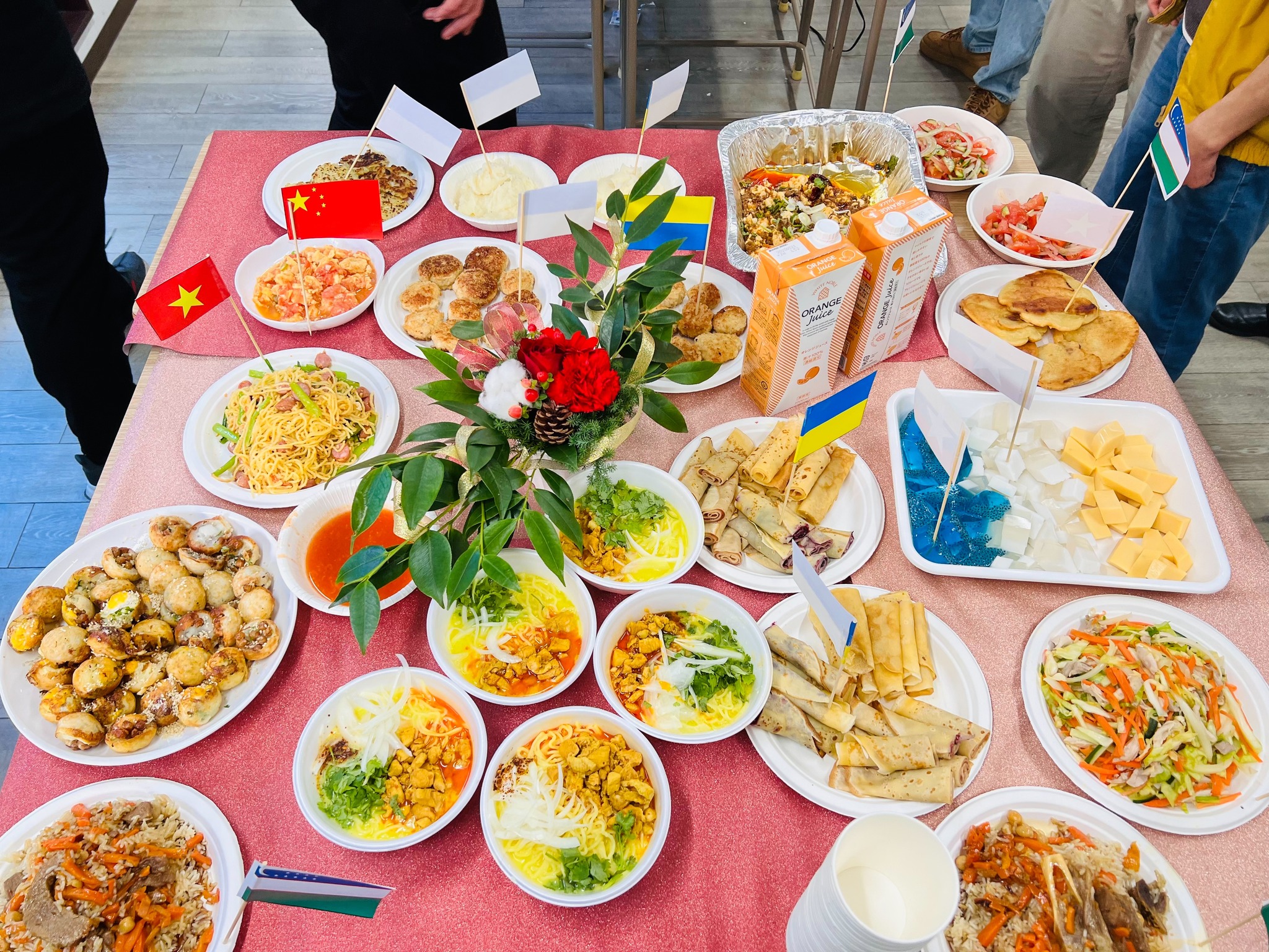 国際交流 料理テーブル