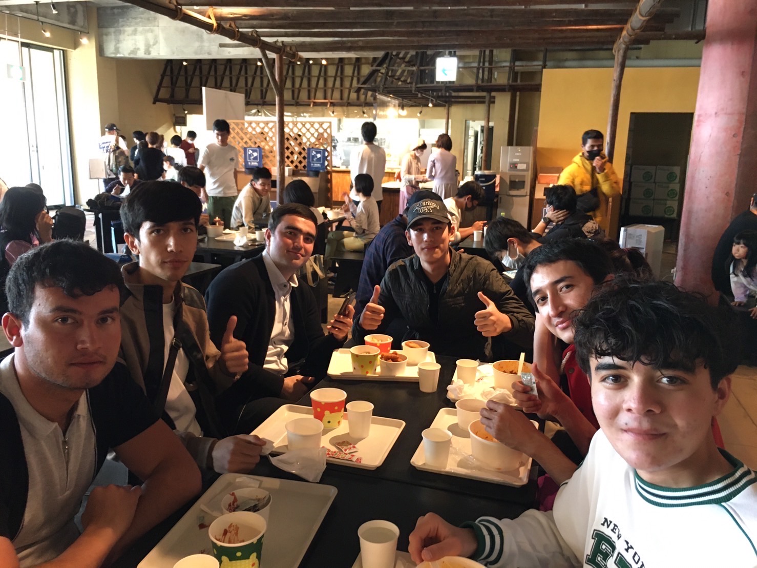 交流イベント 食事風景