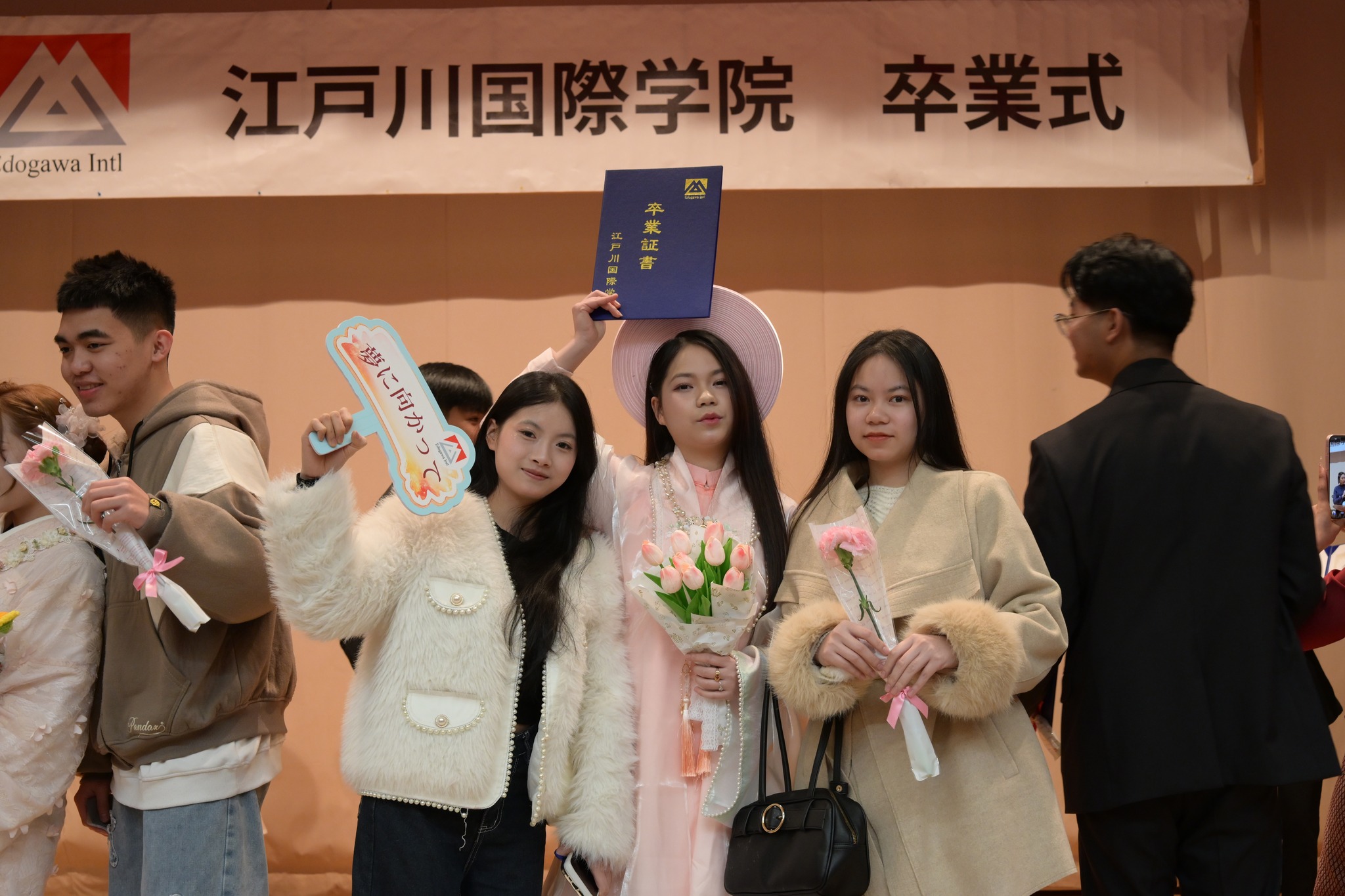 卒業式後の記念撮影