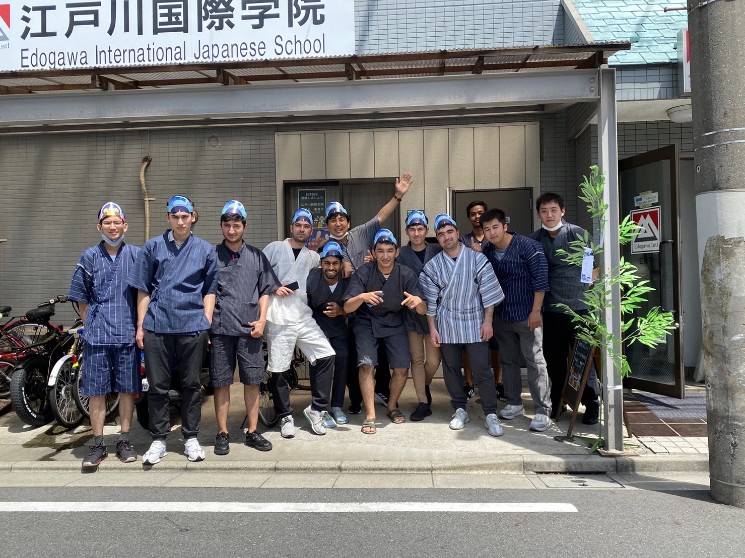 江戸川国際学院 校舎外観と学生たち